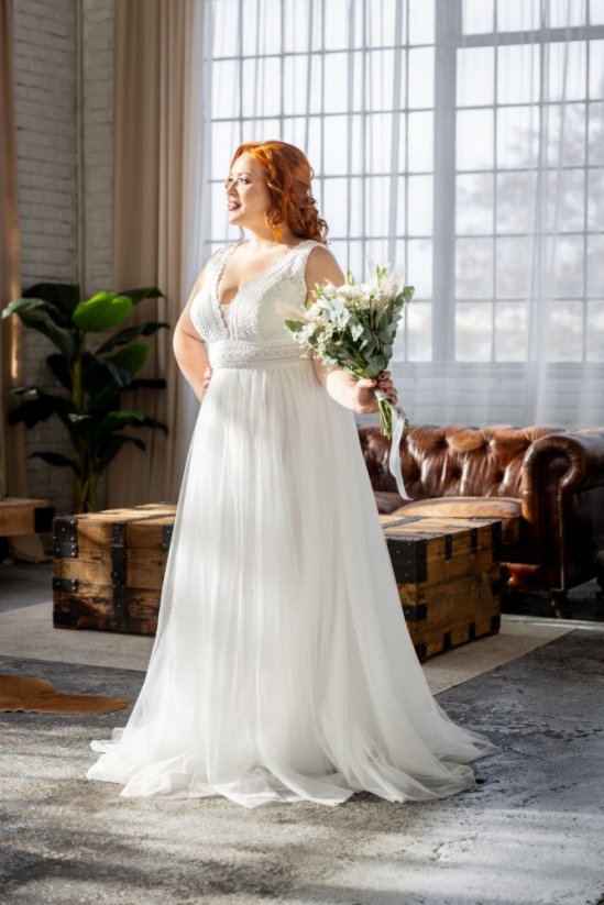 Svatební šaty Lily pro baculky - Barva: Ivory, Řešení zad: Zip, Velikost: 46