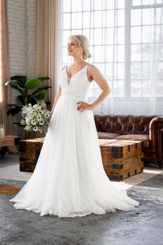Svadobné šaty Karolína - Farba: Ivory, Riešenie chrbta: Zip, Veľkosť: 38