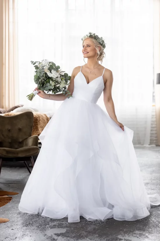 Svatební šaty Viktorie - Barva: Bílá, Řešení zad: Šněrování, Velikost: Šaty na míru
